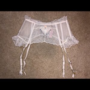 NWT Victoria's Secret Garter Belt M